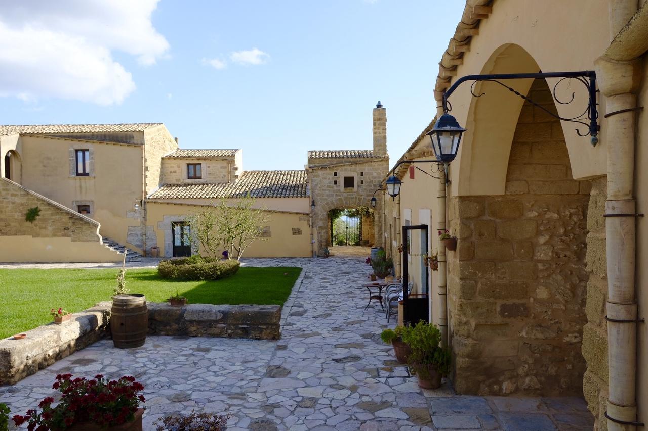 Отель Baglio San Vincenzo Менфи Экстерьер фото