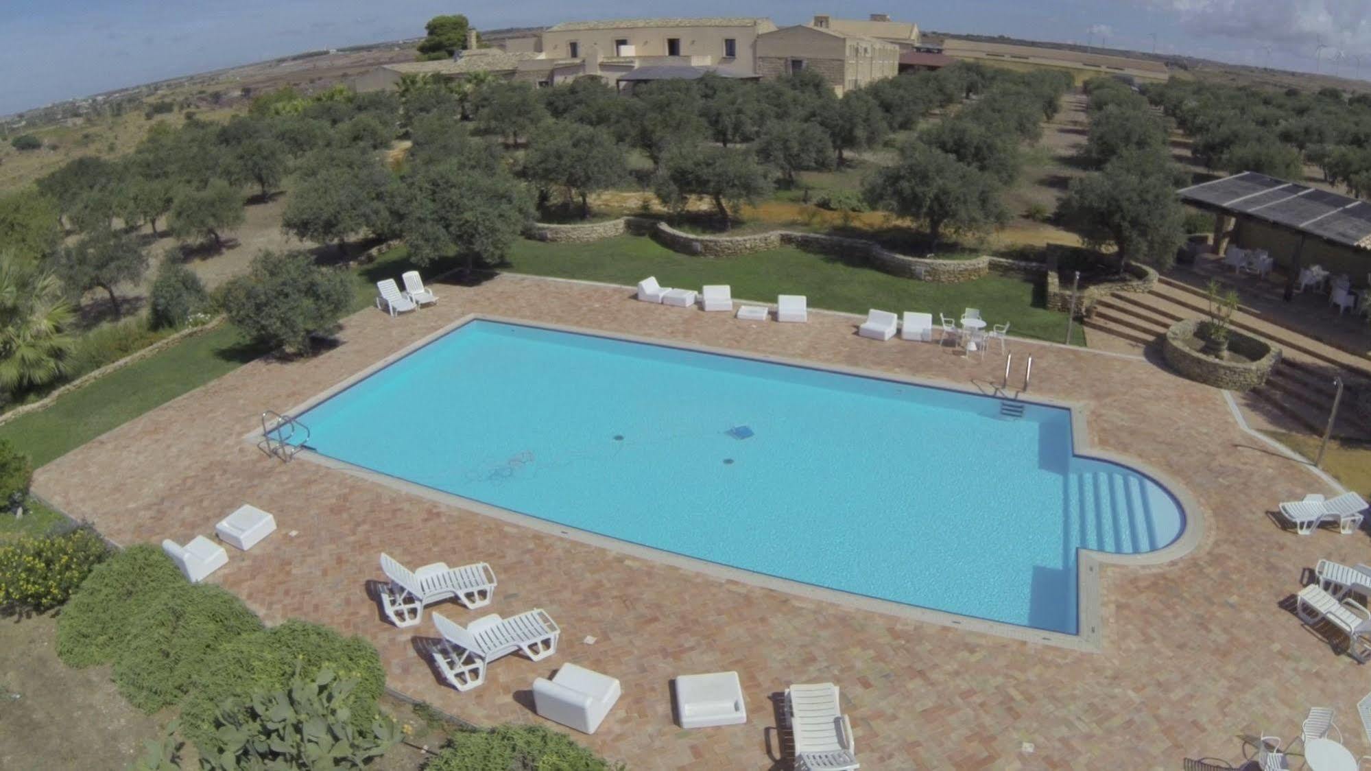 Отель Baglio San Vincenzo Менфи Экстерьер фото